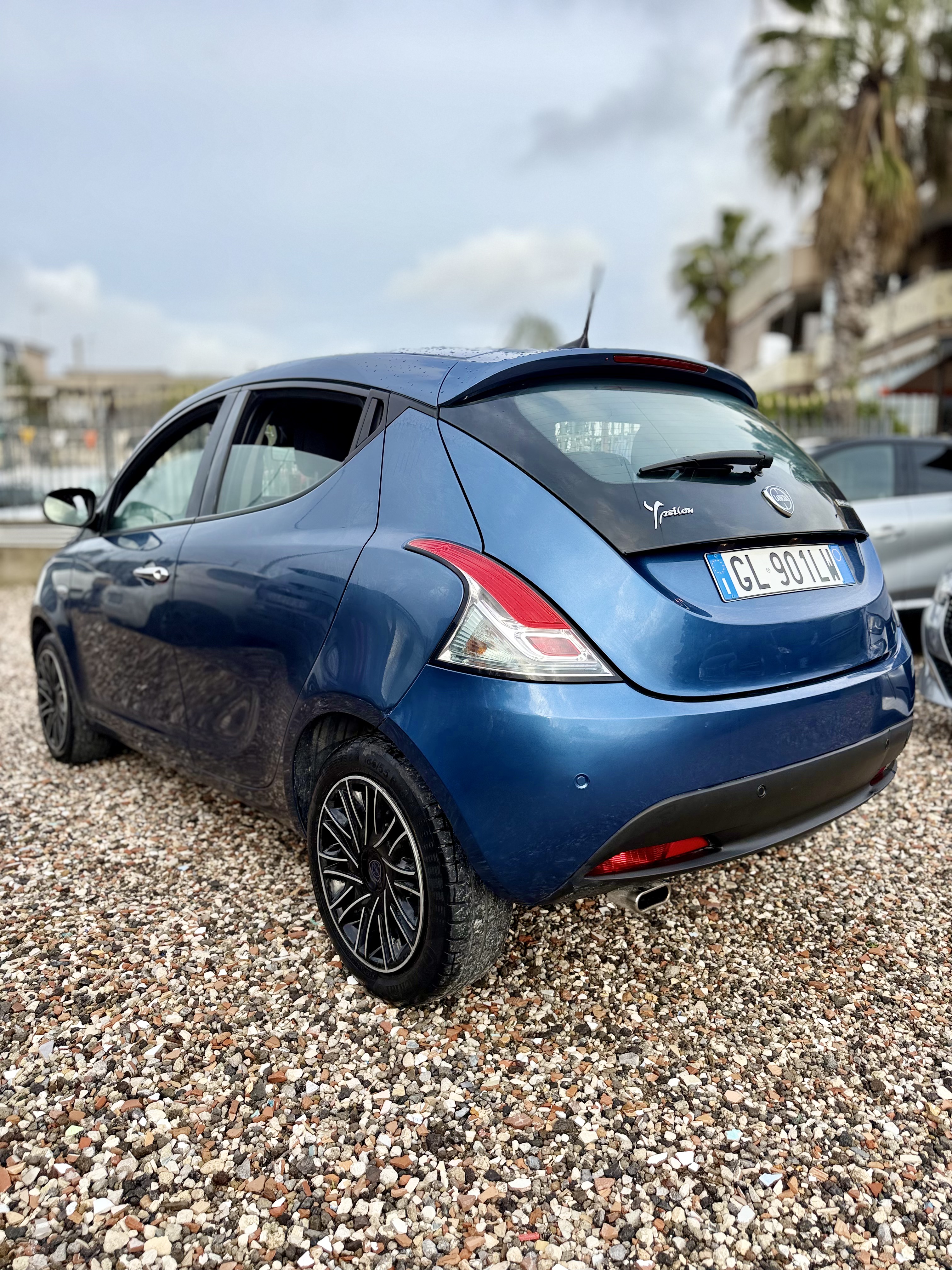 Lancia Ypsilon 1.0 Hybrid Alberta Ferretti
