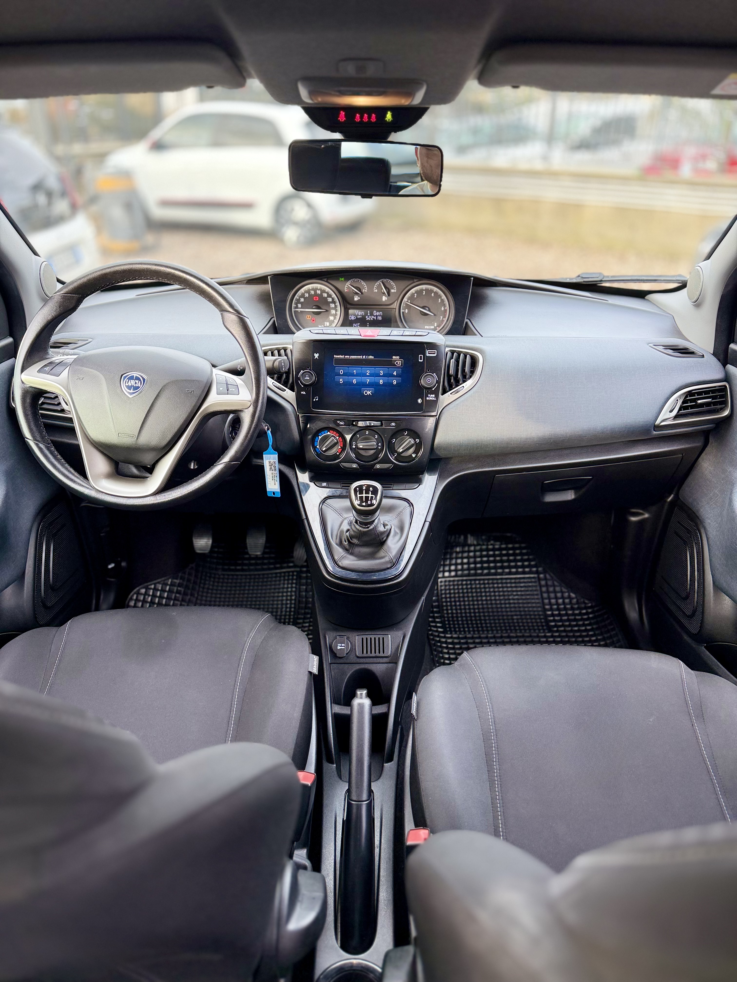 Lancia Ypsilon 1.0 Hybrid Alberta Ferretti