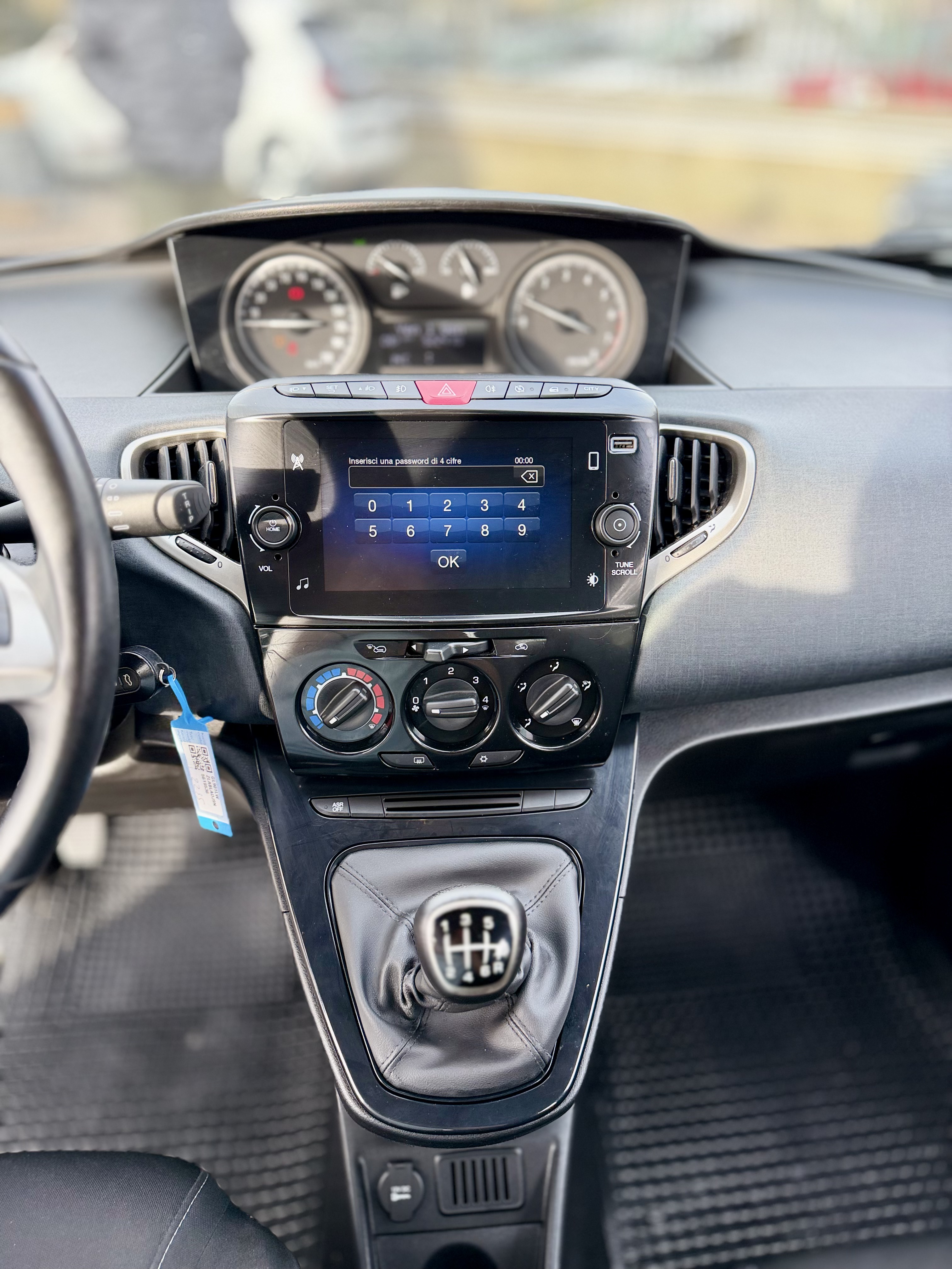 Lancia Ypsilon 1.0 Hybrid Alberta Ferretti