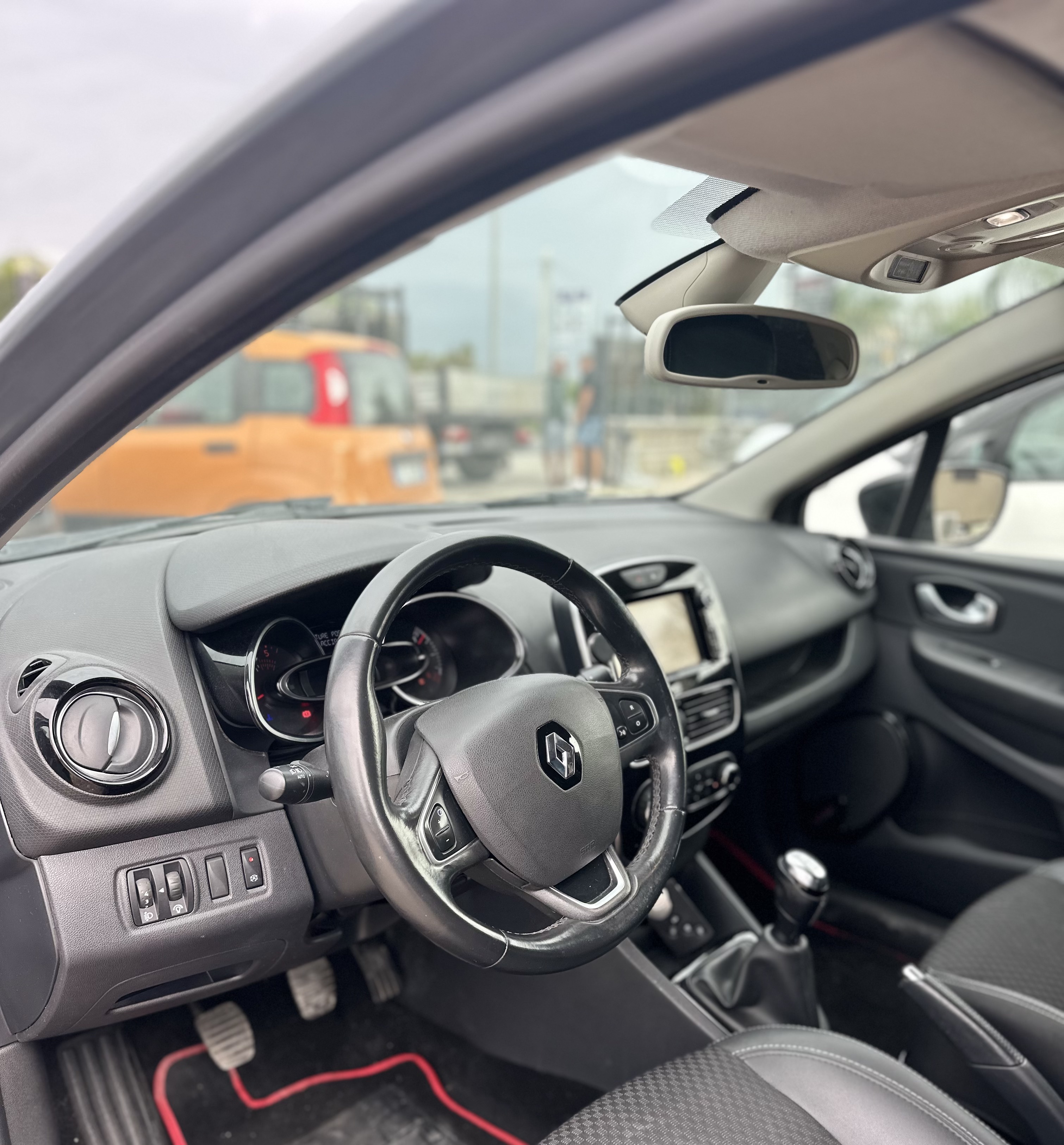 Renault Clio 1.5 dCi 75 CV Moschino Intense